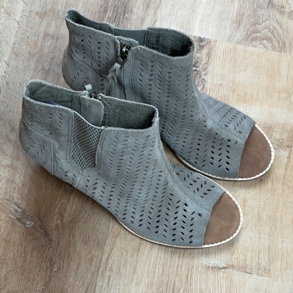 TOMS Majorca Peep Toe Suede Sand Tan Ankle Boots Booties 11 - Picture 2 of 8